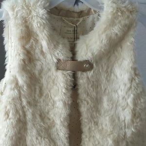 ZARA girls faux fur vest with tab button closure